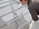 屋根の塗装または葺き替え